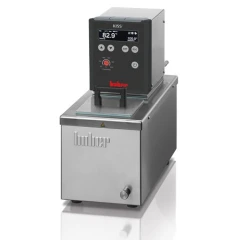 Huber KISS 205B 5L Heating Circulator, 200°C, black control head on a stainless bath with lid and drain