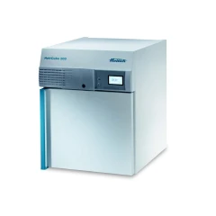 HettCube 200 Incubator, compact light grey benchtop cabinet with solid door and small touchscreen