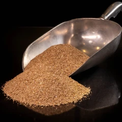 ZeoClear L granular attapulgite, heap of brown granules on a dark background – view 2